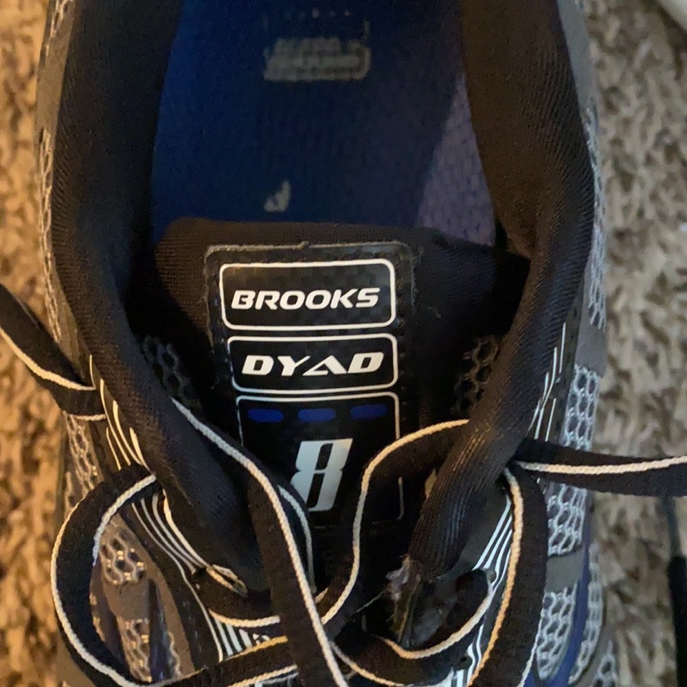Brooks Dyad Running Shoes View 2